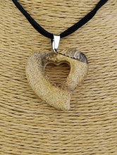 Cargar imagen en el visor de la galería, Colgante Jaspe Paisaje Corazon Mod. 1
