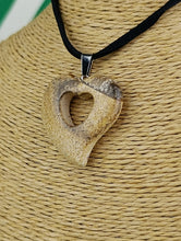 Cargar imagen en el visor de la galería, Colgante Jaspe Paisaje Corazon Mod. 1

