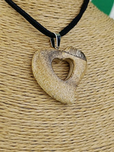 Cargar imagen en el visor de la galería, Colgante Jaspe Paisaje Corazon Mod. 1
