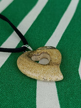 Cargar imagen en el visor de la galería, Colgante Jaspe Paisaje Corazon Mod. 1
