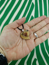 Cargar imagen en el visor de la galería, Colgante Jaspe Paisaje Corazon Mod. 1
