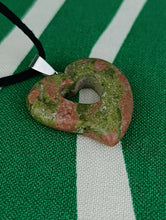 Cargar imagen en el visor de la galería, Colgante Jaspe Unakita Corazon Mod. 5
