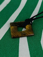 Cargar imagen en el visor de la galería, Colgante Rombo Ojo de Tigre Mod. 8
