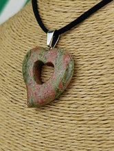 Cargar imagen en el visor de la galería, Colgante Jaspe Unakita Corazon Mod. 4
