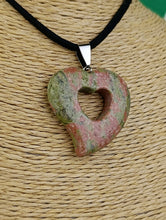 Cargar imagen en el visor de la galería, Colgante Jaspe Unakita Corazon Mod. 4

