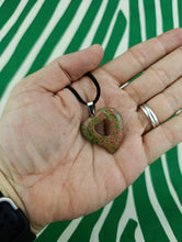 Cargar imagen en el visor de la galería, Colgante Jaspe Unakita Corazon Mod. 4
