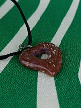 Cargar imagen en el visor de la galería, Colgante Jaspe Rojo Corazon Mod. 4
