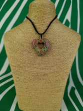 Cargar imagen en el visor de la galería, Colgante Jaspe Unakita Corazon Mod. 3

