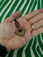 Cargar imagen en el visor de la galería, Colgante Jaspe Unakita Corazon Mod. 3
