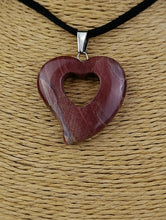 Cargar imagen en el visor de la galería, Colgante Jaspe Rojo Corazon Mod. 5
