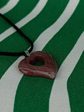Cargar imagen en el visor de la galería, Colgante Jaspe Rojo Corazon Mod. 5
