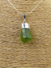Cargar imagen en el visor de la galería, Colgante Peridoto Plata Mod 1
