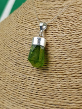 Cargar imagen en el visor de la galería, Colgante Peridoto Plata Mod 1
