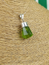 Cargar imagen en el visor de la galería, Colgante Peridoto Plata Mod 1

