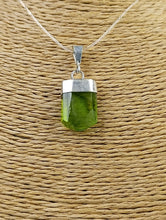 Cargar imagen en el visor de la galería, Colgante Peridoto Plata Mod 2
