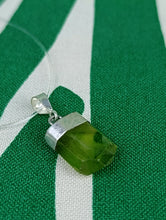 Cargar imagen en el visor de la galería, Colgante Peridoto Plata Mod 2
