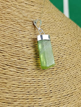 Cargar imagen en el visor de la galería, Colgante Peridoto Plata Mod 4
