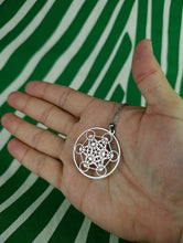 Cargar imagen en el visor de la galería, Colgante Cubo de Metatrón 3.8 cm
