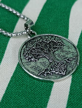 Cargar imagen en el visor de la galería, Colgante de Arbol de la Vida Infinito
