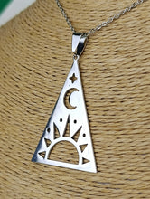 Cargar imagen en el visor de la galería, Colgante Sol Y Luna Piramide de Acero Inoxidable
