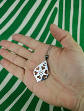 Cargar imagen en el visor de la galería, Colgante Corazones de Acero Inoxidable
