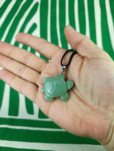 Cargar imagen en el visor de la galería, Colgante Tortuga Aventurina
