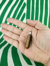Cargar imagen en el visor de la galería, Colgante Punta Grande Ojo de Tigre Mod. 4
