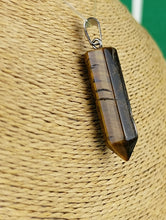 Cargar imagen en el visor de la galería, Colgante Punta Grande Ojo de Tigre Mod. 2
