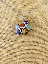 Cargar imagen en el visor de la galería, Colgante Estrella 7 Chakras
