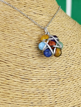 Cargar imagen en el visor de la galería, Colgante Estrella 7 Chakras
