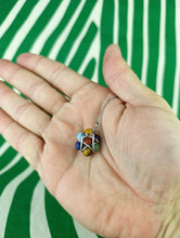 Cargar imagen en el visor de la galería, Colgante Estrella 7 Chakras
