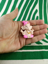 Cargar imagen en el visor de la galería, Figura Ganesha Mini Rosa
