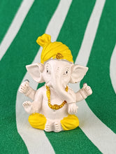 Cargar imagen en el visor de la galería, Figura Ganesha Mini Amarilla
