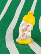Cargar imagen en el visor de la galería, Figura Ganesha Mini Amarilla
