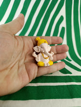 Cargar imagen en el visor de la galería, Figura Ganesha Mini Amarilla
