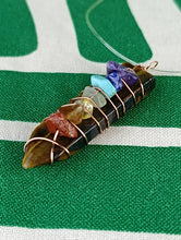 Cargar imagen en el visor de la galería, Colgante Chakras Ojo de Tigre
