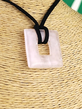Cargar imagen en el visor de la galería, Colgante Rombo Cuarzo Rosa Mod. 5
