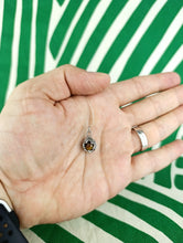 Cargar imagen en el visor de la galería, Colgante Gotland de Plata con Ojo de Tigre Mod 1
