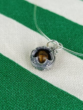 Cargar imagen en el visor de la galería, Colgante Gotland de Plata con Ojo de Tigre Mod 2
