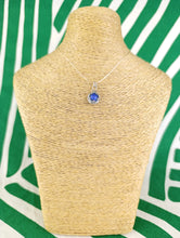 Cargar imagen en el visor de la galería, Colgante Gotland de Plata con Lapislazuli Mod 1
