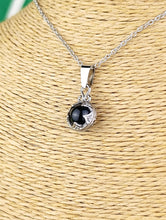 Cargar imagen en el visor de la galería, Colgante Gotland de Acero con Onix Negro Pequeño
