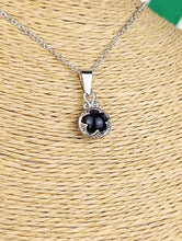 Cargar imagen en el visor de la galería, Colgante Gotland de Acero con Onix Negro Pequeño
