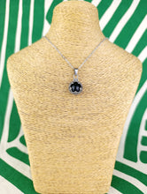 Cargar imagen en el visor de la galería, Colgante Gotland de Acero con Onix Negro Grande
