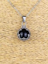 Cargar imagen en el visor de la galería, Colgante Gotland de Acero con Onix Negro Grande
