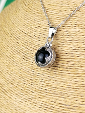Cargar imagen en el visor de la galería, Colgante Gotland de Acero con Onix Negro Grande

