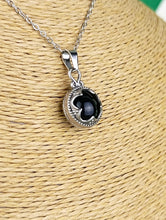 Cargar imagen en el visor de la galería, Colgante Gotland de Acero con Onix Negro Grande
