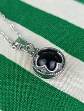 Cargar imagen en el visor de la galería, Colgante Gotland de Acero con Onix Negro Grande
