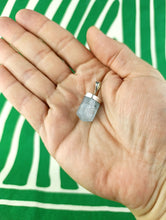 Cargar imagen en el visor de la galería, Colgante Punta de Aguamarina con Plata Mod 2
