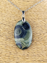 Cargar imagen en el visor de la galería, Colgante Piedra Jaspe Cocodrilo Mod. 1
