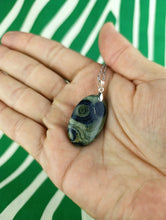 Cargar imagen en el visor de la galería, Colgante Piedra Jaspe Cocodrilo Mod. 1
